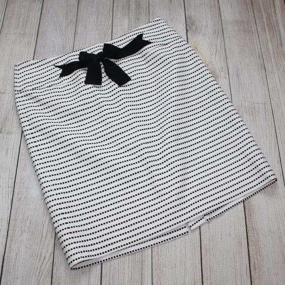 LOFT Dresses & Skirts - ANN TAYLOR LOFT Size 6P White & Black Skirt